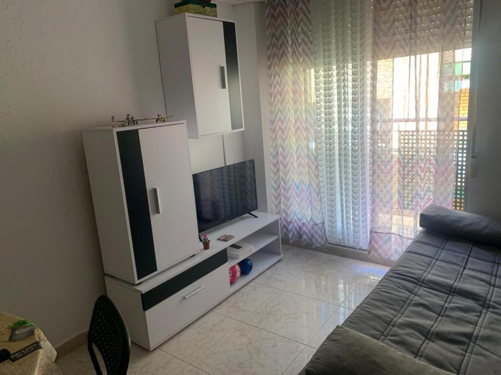 Alquilo Hermoso Apartamento En La Paradisiaca Oropesa Del Mar, 2Habitaciones, 1 Bano, Cocina, Salon, Aire Acondicionado Y Balcon A 400 Metros De La Playa Morro De Gos, Muy Cerca De Supermercados, Comercios Y Bares Ngoại thất bức ảnh