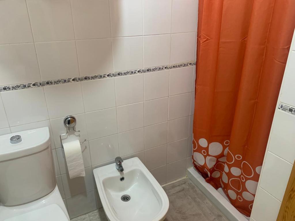 Alquilo Hermoso Apartamento En La Paradisiaca Oropesa Del Mar, 2Habitaciones, 1 Bano, Cocina, Salon, Aire Acondicionado Y Balcon A 400 Metros De La Playa Morro De Gos, Muy Cerca De Supermercados, Comercios Y Bares Ngoại thất bức ảnh